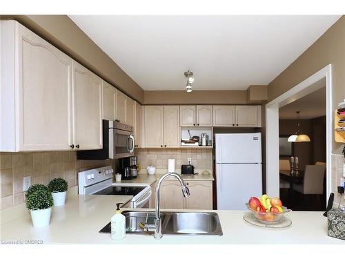 5863 Chalfont Crescent, Mississauga, ON - Indoor Photo Showing Kitchen With Double Sink