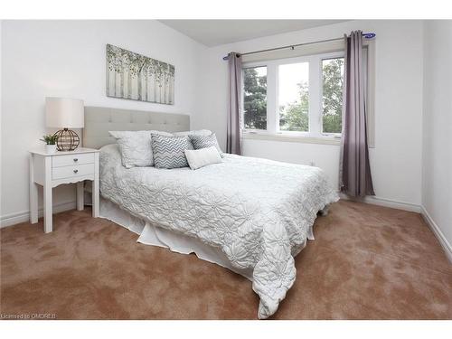 5863 Chalfont Crescent, Mississauga, ON - Indoor Photo Showing Bedroom