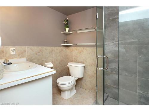 5863 Chalfont Crescent, Mississauga, ON - Indoor Photo Showing Bathroom