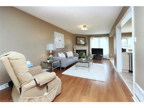 5863 Chalfont Crescent, Mississauga, ON - Indoor Photo Showing Living Room