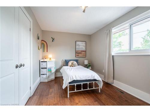 1 Picton Street W, Hamilton, ON - Indoor Photo Showing Bedroom