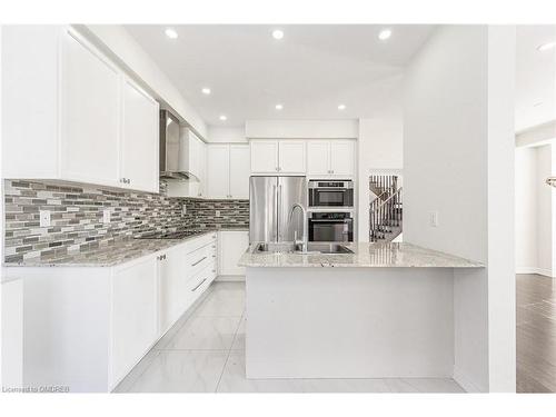 3895 Leonardo Street, Burlington, ON - Indoor Photo Showing Kitchen With Upgraded Kitchen