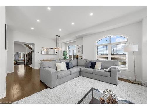 3895 Leonardo Street, Burlington, ON - Indoor Photo Showing Living Room