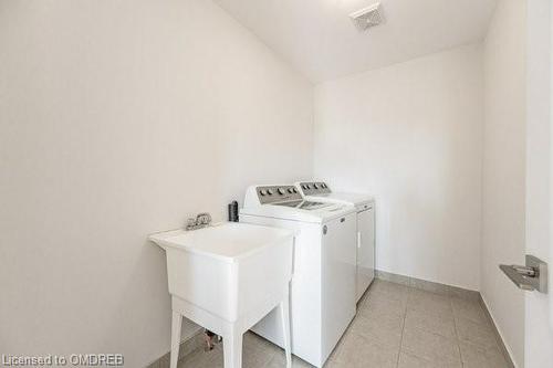 3895 Leonardo Street, Burlington, ON - Indoor Photo Showing Laundry Room