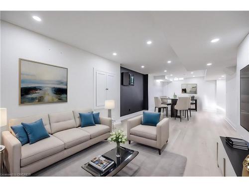 3895 Leonardo Street, Burlington, ON - Indoor Photo Showing Living Room