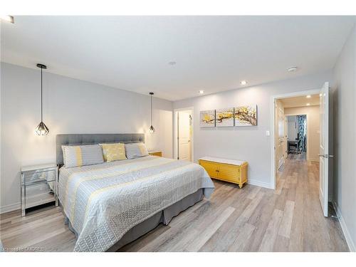 9 Santa Barbara Lane Lane, Hamilton, ON - Indoor Photo Showing Bedroom