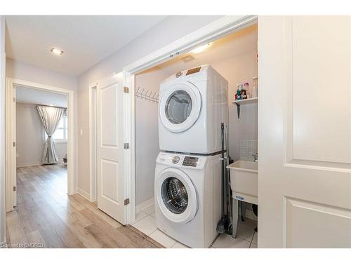 9 Santa Barbara Lane Lane, Hamilton, ON - Indoor Photo Showing Laundry Room
