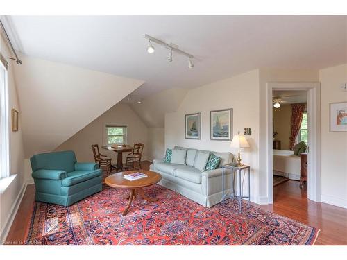 302 William Street, Oakville, ON - Indoor Photo Showing Living Room