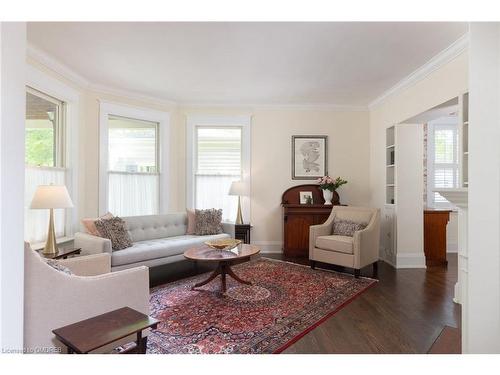 302 William Street, Oakville, ON - Indoor Photo Showing Living Room