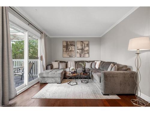 32 Reynier Drive, Brampton, ON - Indoor Photo Showing Living Room