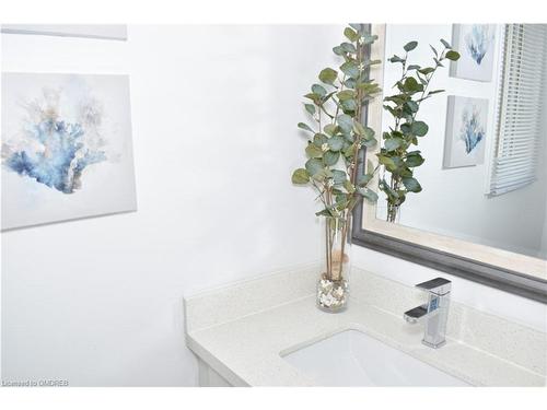 7058 Stoneywood Way, Mississauga, ON - Indoor Photo Showing Bathroom