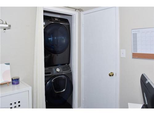 7058 Stoneywood Way, Mississauga, ON - Indoor Photo Showing Laundry Room
