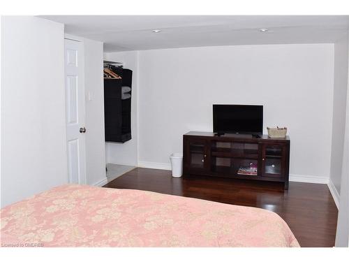 7058 Stoneywood Way, Mississauga, ON - Indoor Photo Showing Bedroom