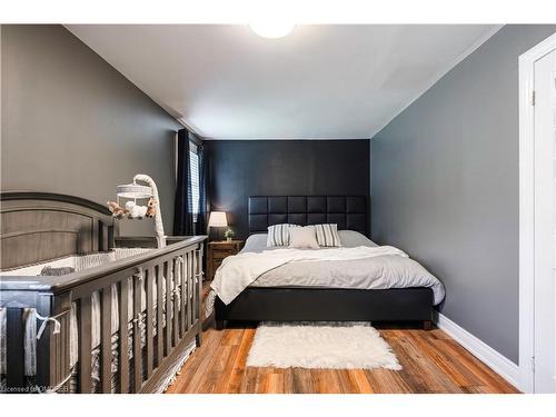 6212 Sixth Line, Belwood, ON - Indoor Photo Showing Bedroom