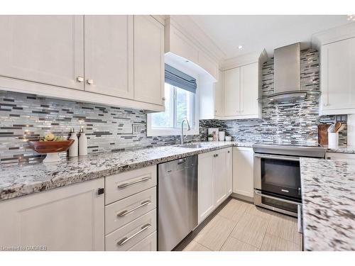 275 Chantenay Drive, Mississauga, ON - Indoor Photo Showing Kitchen With Upgraded Kitchen