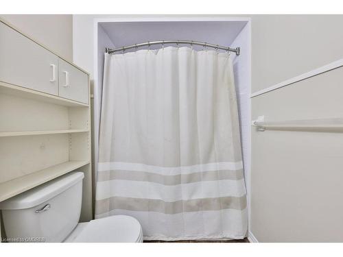 100 Fellowes Crescent, Waterdown, ON - Indoor Photo Showing Bathroom