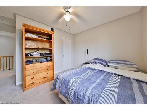100 Fellowes Crescent, Waterdown, ON - Indoor Photo Showing Bedroom