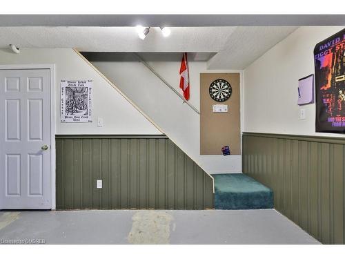 100 Fellowes Crescent, Waterdown, ON - Indoor Photo Showing Other Room