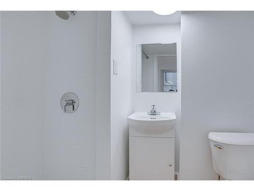 7-200 King Street, St. Catharines, ON - Indoor Photo Showing Bathroom