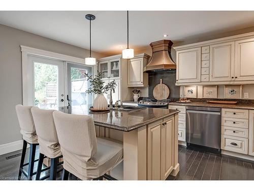 565 Patricia Drive, Oakville, ON - Indoor Photo Showing Kitchen