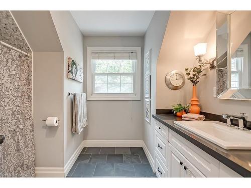 565 Patricia Drive, Oakville, ON - Indoor Photo Showing Bathroom