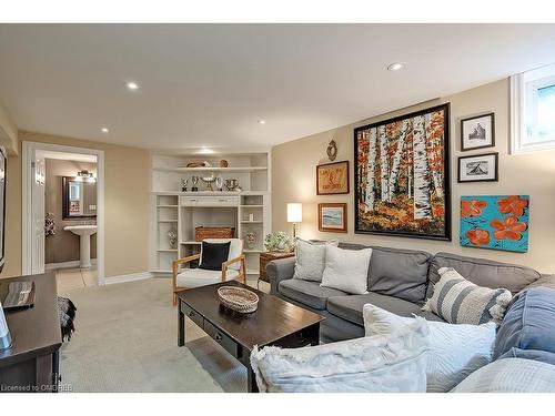 565 Patricia Drive, Oakville, ON - Indoor Photo Showing Living Room