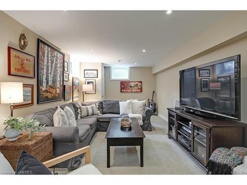 565 Patricia Drive, Oakville, ON - Indoor Photo Showing Living Room