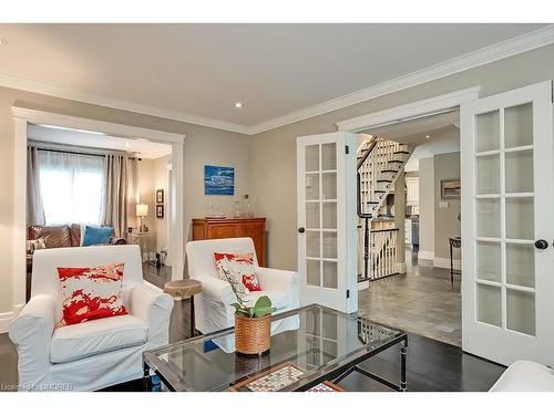 565 Patricia Drive, Oakville, ON - Indoor Photo Showing Living Room