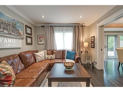 565 Patricia Drive, Oakville, ON - Indoor Photo Showing Living Room