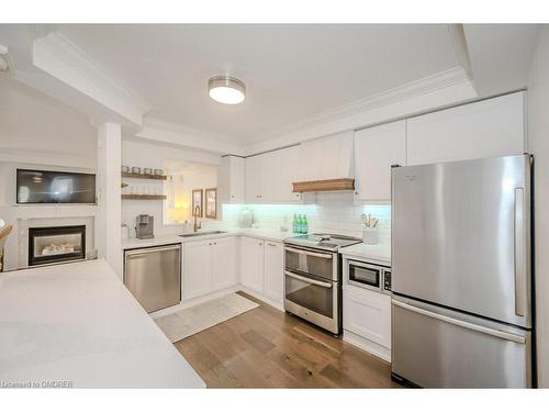 2095 Glenhampton Road, Oakville, ON - Indoor Photo Showing Kitchen With Stainless Steel Kitchen