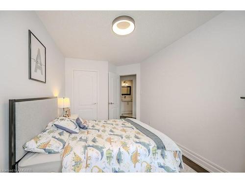 2095 Glenhampton Road, Oakville, ON - Indoor Photo Showing Bedroom