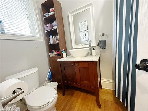 Main-33 Barnesdale Avenue S, Hamilton, ON - Indoor Photo Showing Bathroom