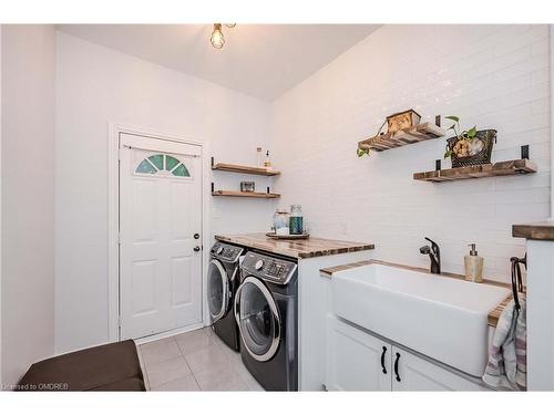 1457 Postmaster Drive, Oakville, ON - Indoor Photo Showing Laundry Room