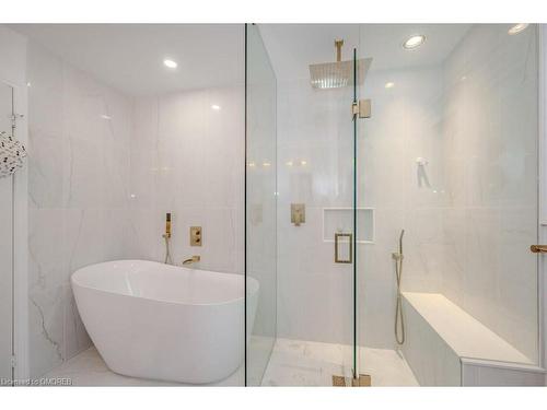 1457 Postmaster Drive, Oakville, ON - Indoor Photo Showing Bathroom