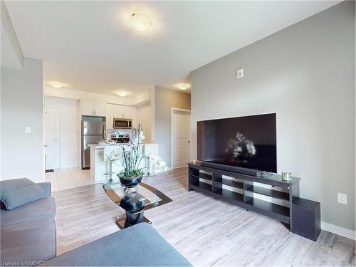 111-101 Shoreview Place Place, Stoney Creek, ON - Indoor Photo Showing Living Room