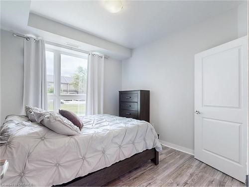 111-101 Shoreview Place Place, Stoney Creek, ON - Indoor Photo Showing Bedroom