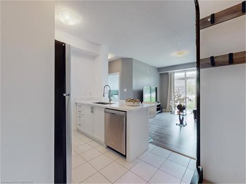 111-101 Shoreview Place Place, Stoney Creek, ON - Indoor Photo Showing Kitchen