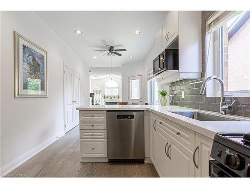 1542 Sandpiper Road, Oakville, ON - Indoor Photo Showing Kitchen With Upgraded Kitchen