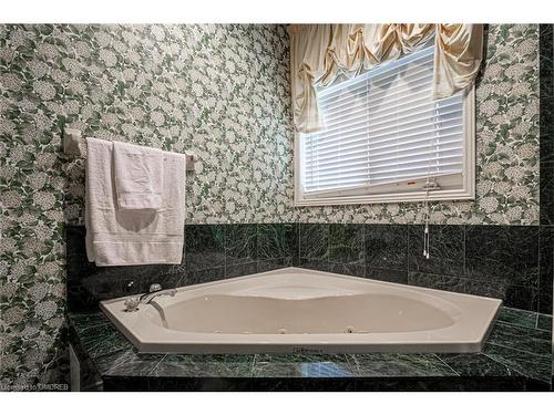 1542 Sandpiper Road, Oakville, ON - Indoor Photo Showing Bathroom