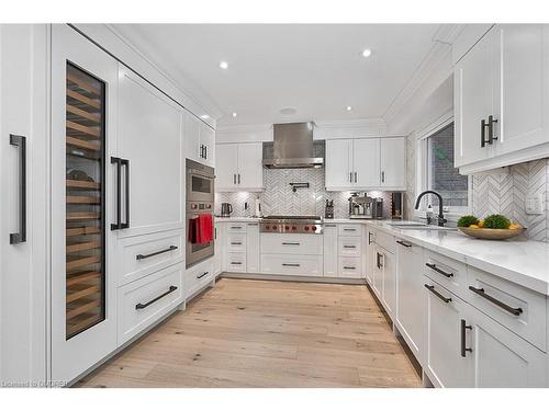 1217 Bowman Drive, Oakville, ON - Indoor Photo Showing Kitchen With Upgraded Kitchen