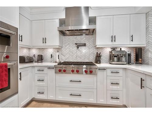 1217 Bowman Drive, Oakville, ON - Indoor Photo Showing Kitchen With Upgraded Kitchen