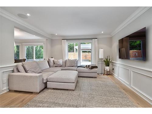 1217 Bowman Drive, Oakville, ON - Indoor Photo Showing Living Room