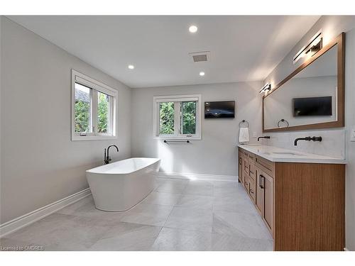 1217 Bowman Drive, Oakville, ON - Indoor Photo Showing Bathroom