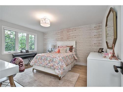 1217 Bowman Drive, Oakville, ON - Indoor Photo Showing Bedroom