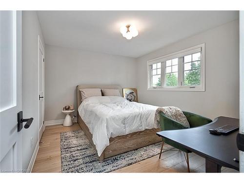 1217 Bowman Drive, Oakville, ON - Indoor Photo Showing Bedroom