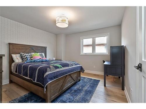 1217 Bowman Drive, Oakville, ON - Indoor Photo Showing Bedroom