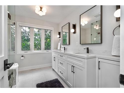 1217 Bowman Drive, Oakville, ON - Indoor Photo Showing Bathroom