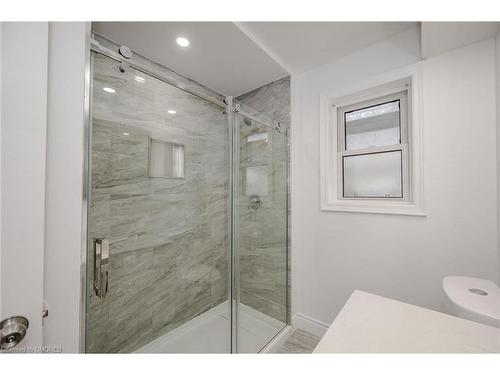 A-575 Third Line, Oakville, ON - Indoor Photo Showing Bathroom