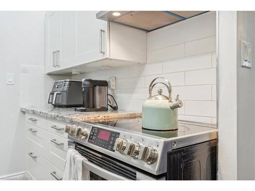 407-2556 Argyle Road, Mississauga, ON - Indoor Photo Showing Kitchen