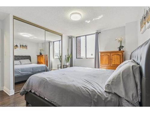 407-2556 Argyle Road, Mississauga, ON - Indoor Photo Showing Bedroom